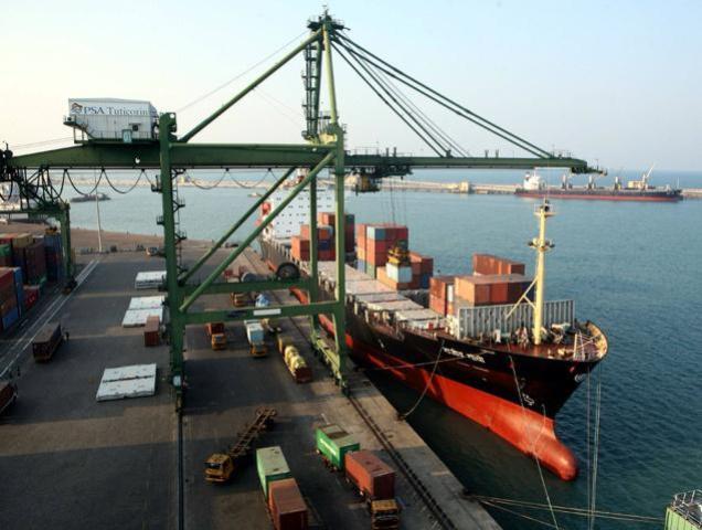 Nitin Gadkari flags off first container mainline vessel at Tuticorin
