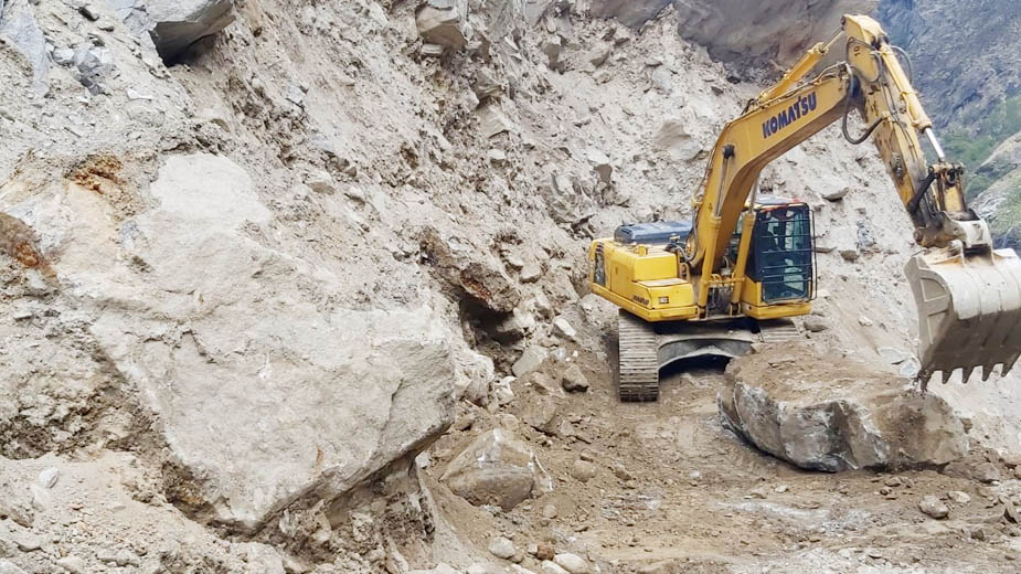 Komatsu Excavators help carve a new route to Kailash Manasarovar