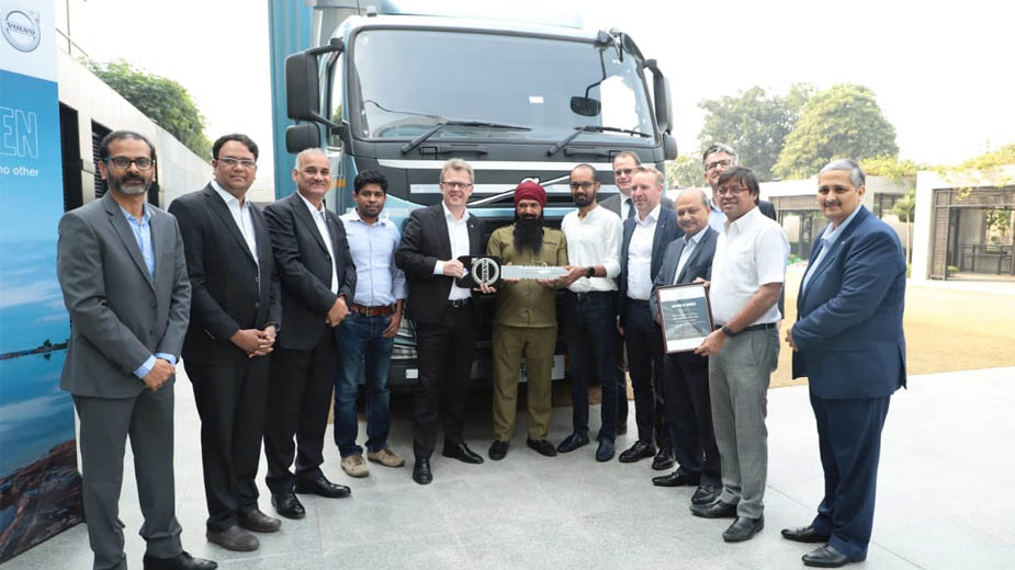 Volvo Trucks and Delhivery are ‘Driving Progress’ with a unique solution of Tractor-Trailer combination