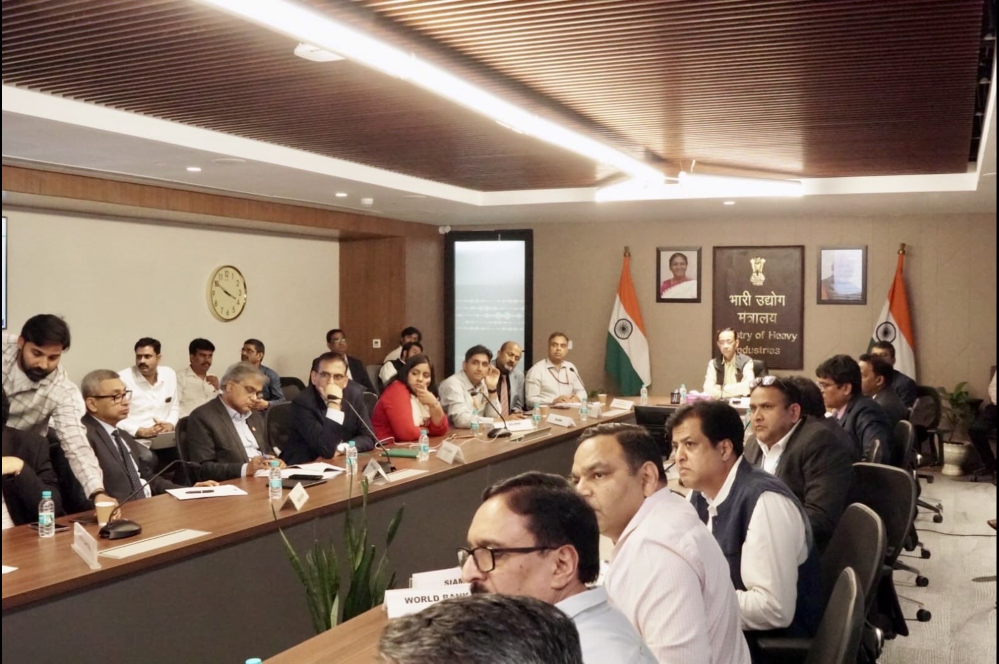 Government Pushes EV Financing Reforms to Boost e-Bus and e-Truck Adoption