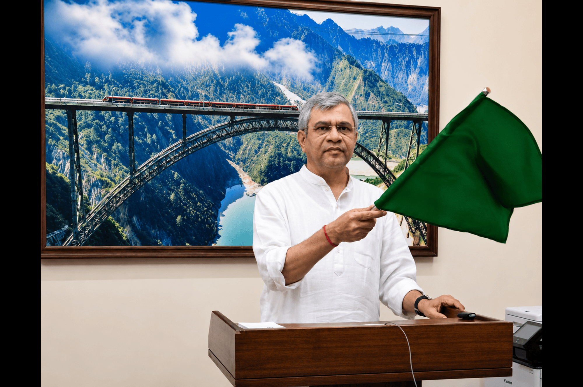 Union Railway Minister Ashwini Vaishnaw Flags Off New Bengaluru–Mumbai Express Train Union Railway Minister Ashwini Vaishnaw Flags Off New Bengaluru–Mumbai Express Train