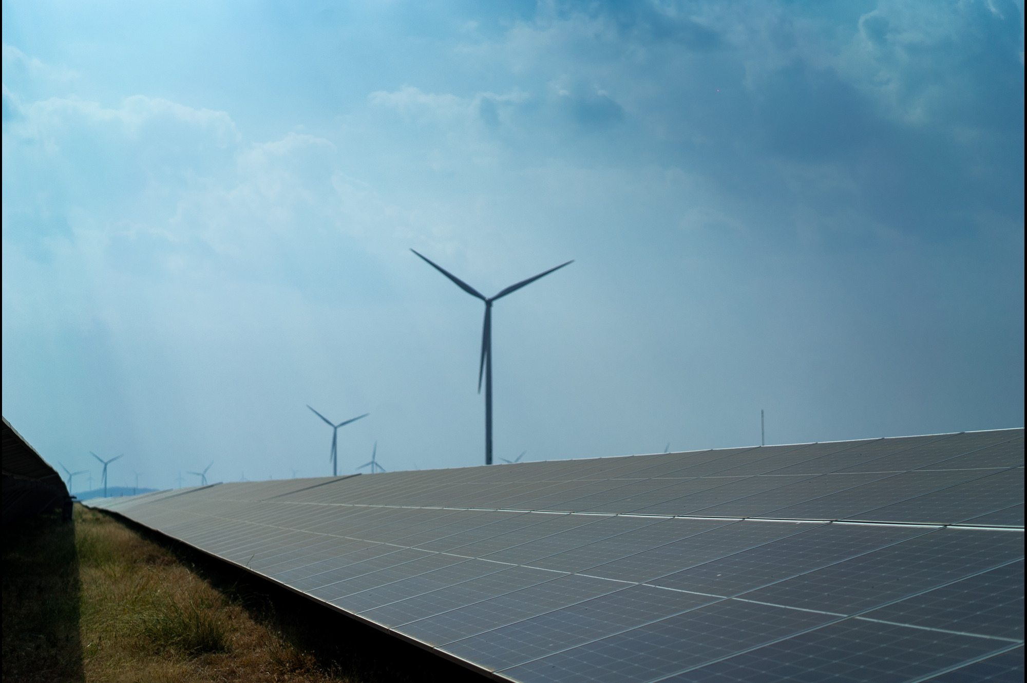 CleanMax partneres with GACL for a 160 MW+ Wind-Solar Hybrid Renewable Project
